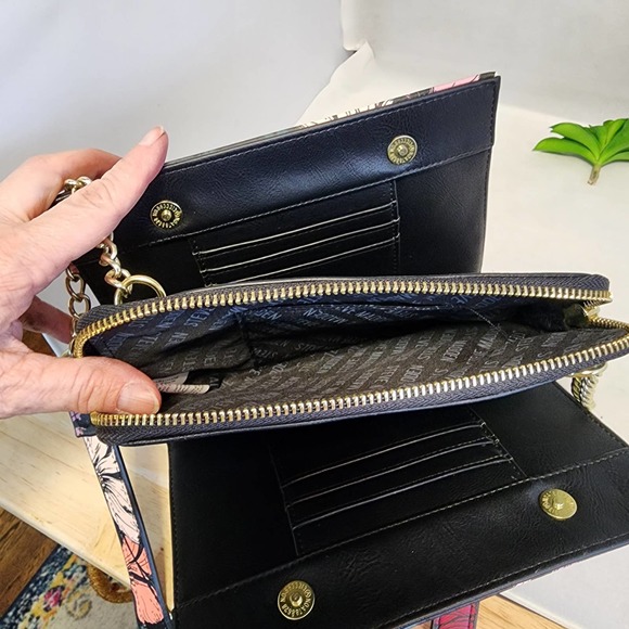 Steve Madden Black Floral Crossbody Bag 8.25"L x 6.25"H x 4.5"D; Chain-Strap 25" - Picture 4 of 6